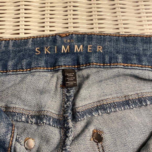 White House Black Market semi distressed, zipper, skinny jeans, size 6 - Picture 6 of 9